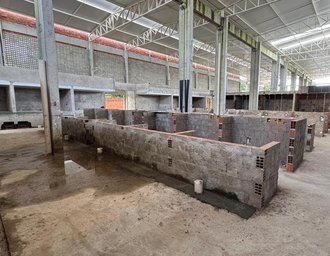 Mercado 'inaugurado' por JHC segue com reforma em andamento e contrato é prorrogado por mais um ano