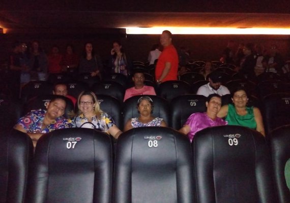 Usuários dos serviços de Saúde Mental têm dia de lazer no cinema