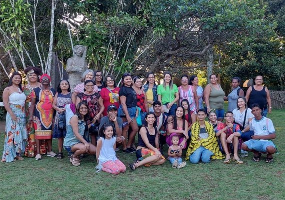 Alunos do EJAI fecham ciclo de atividades antirracismo visitando a Serra da Barriga