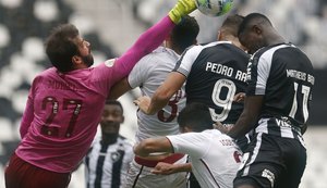 Travessão e Muriel param Botafogo, que fica no empate com Fluminense