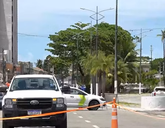 Trecho da Avenida da Paz é bloqueado para reparo de esgoto em Maceió