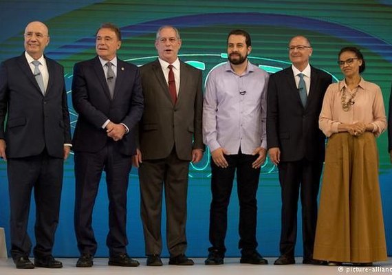 Ausente, Bolsonaro é principal alvo em último debate