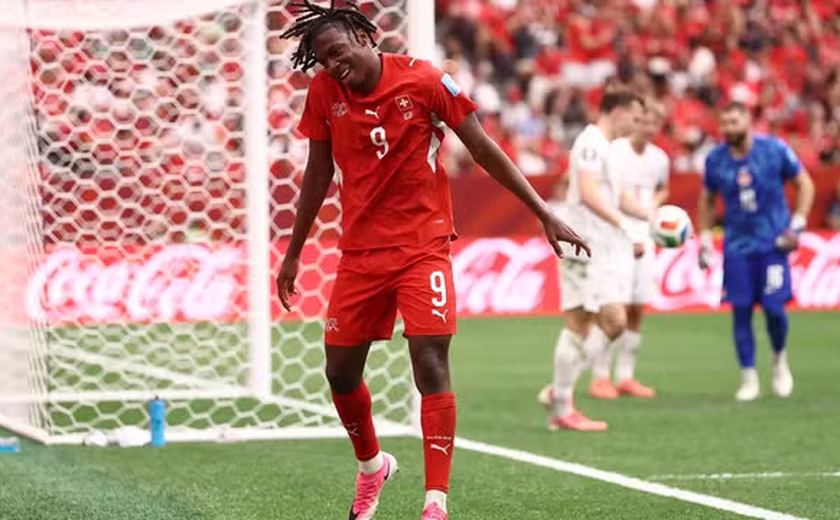 Suíça vence Canadá e termina na liderança do Grupo B da Copa