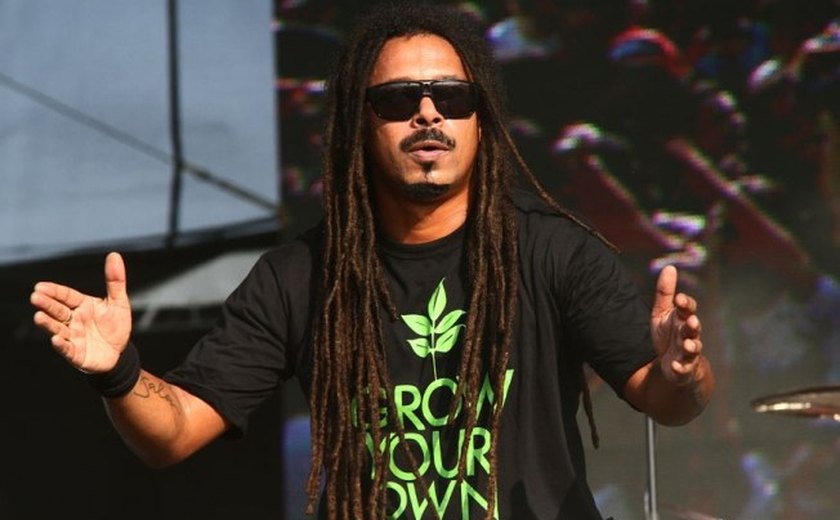 Marcelo Falcão cancela shows e anuncia pausa na carreira