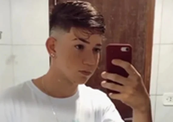 Jovem de 18 anos morre em colisão entre moto e caminhonete na AL-130