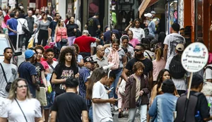 Renda de pessoas negras equivale a 58% da de brancas, mostra estudo