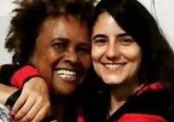 Sandra de Sá fala de namoro com compositora 29 anos mais jovem: 'Não tive crise de idade'