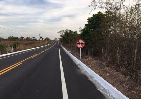 Governo inaugura reconstrução de mais de 30 quilômetros da AL-120