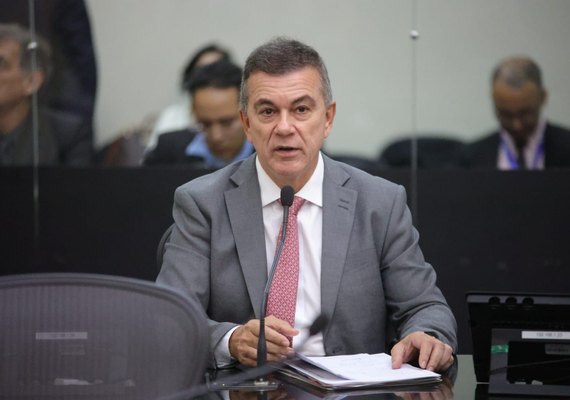 Deputado elogia presença de Alagoas na Feira Internacional de Turismo e defende redução do IR