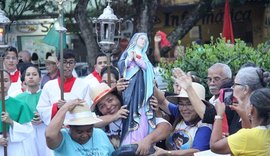 Réplica da imagem de Nossa Senhora das Dores é acolhida por fiéis