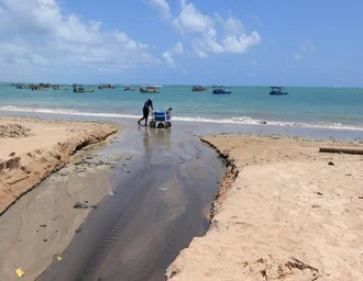 Técnicos do IMA analisam língua suja na praia de Ponta Verde