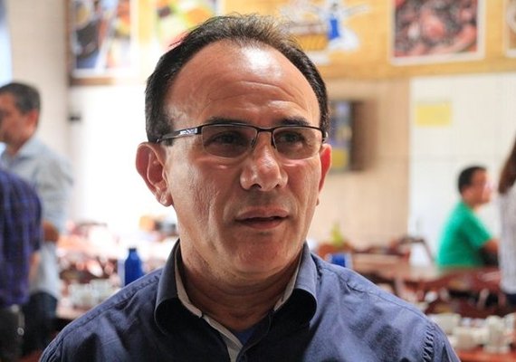 Jornalistas se reúnem para repudiar proposta de corte salarial