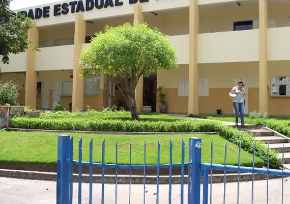 Mulher que trabalha em lanchonete na Uneal é esfaqueada pelo ex-companheiro dentro do Campus em Arapiraca