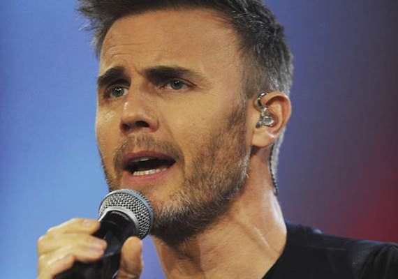 Gary Barlow revela ter ficado 14 anos sem lavar os cabelos
