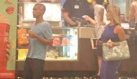 Romário reata com ex e volta a chamar atenção pela magreza em noite de cinema