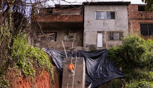 Obras da Prefeitura de Maceió evitam erosão de casas no Feitosa e na Cambona