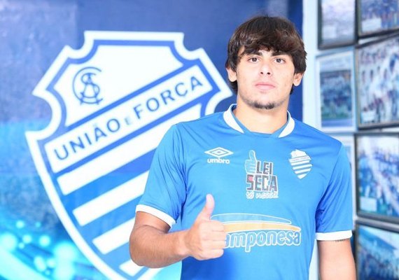 Formado na base do Bahia, atacante Jacó é apresentado como reforço do CSA