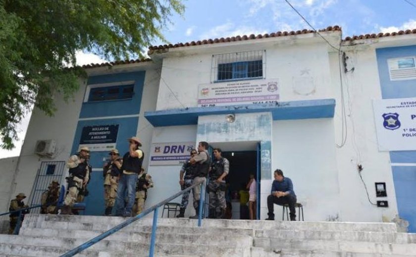 Jovens são autuados em flagrante por roubo de celulares em Delmiro Gouveia