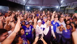 Em manifestação política de Palmeira, população dita propostas e Renan Filho garante: 'Pode me cobrar'