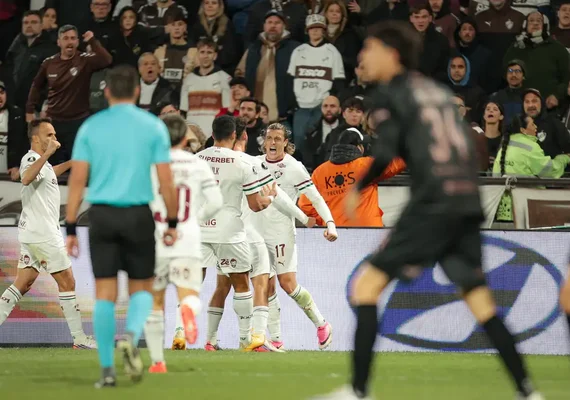 Fluminense leva susto, mas é 1º classificado à semi da Libertadores