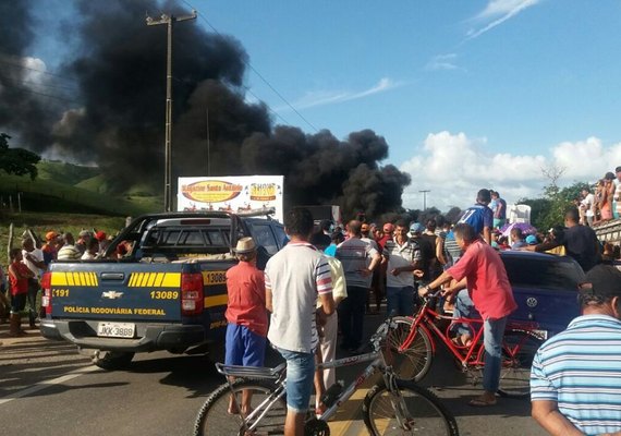 População de Maribondo protesta mais uma vez pedindo soltura de prefeito