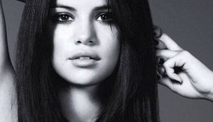 Selena Gomez deleta o Instagram uma vez por semana e explica o porquê