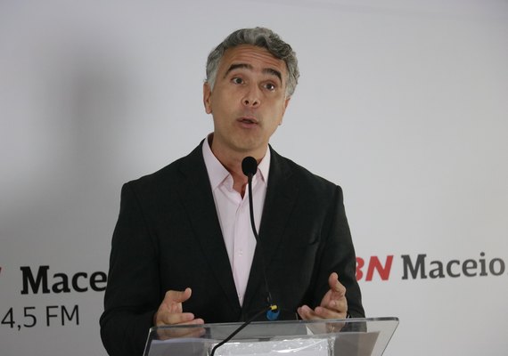 Rafael Brito quer acelerar processo de regularização de obras