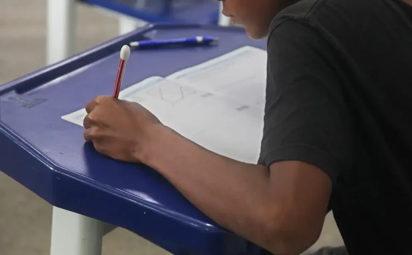 Alunos e professores participam hoje de Olimpíada de Matemática