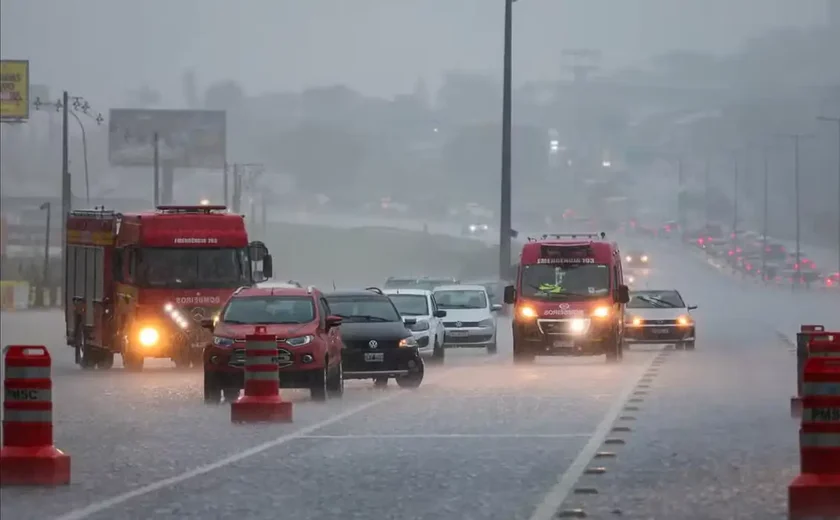 Defesa Civil alerta para temporal em Santa Catarina