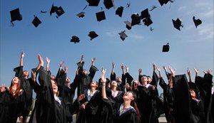 Novo curso ou pós-graduação ajudam a alavancar carreira e salários