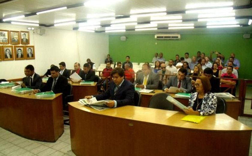 Vereadores de Arapiraca fazem pedidos a Teófilo na primeira sessão do ano