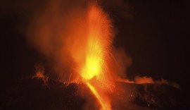 Na Itália, vulcão Etna entra em erupção mas não traz riscos à população