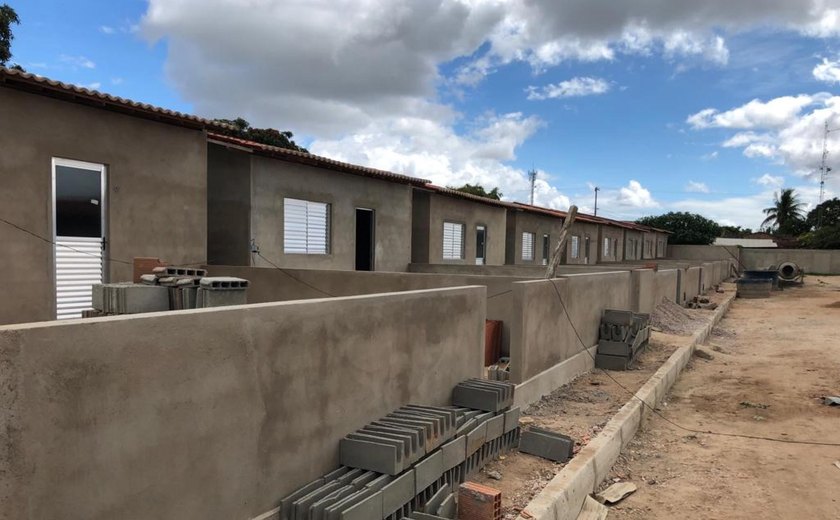 Estado assina 2º repasse para construção de casas populares em Carneiros