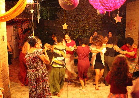 Presença da Mestra Zeza do Coco no Cocada: Substantivo Feminino