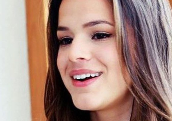 Marquezine revela que já beijou meninas e enviou nudes