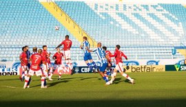 CRB tem jogador expulso no primeiro tempo e é derrotado pelo Avaí em Florianópolis