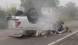 Colisão entre carro de passeio e caminhonete resulta na morte de três pessoas na BR-235, em Sergipe