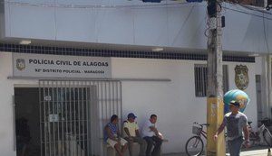 Homem ameaça pessoas com pistola em punho