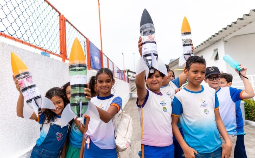 Estudantes da rede municipal lançam foguetes em atividade de Ciências e Astronomia do Tempo Integral