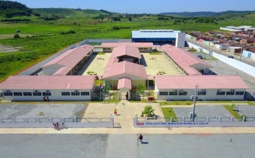 Governador Renan Filho entrega escola de tempo integral em Murici