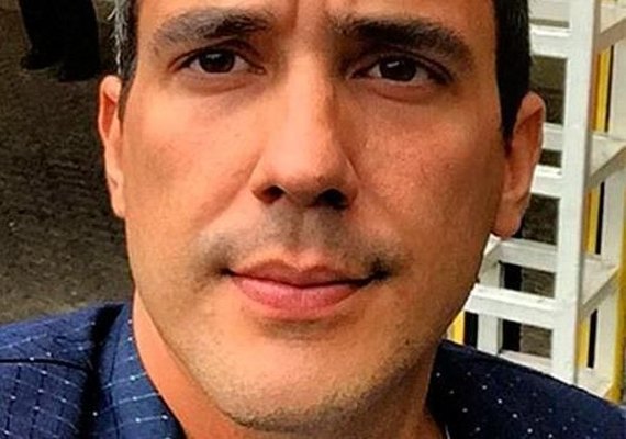 André Marques revela que viveu casamento de sete anos: 'Estou recém-solteiro'