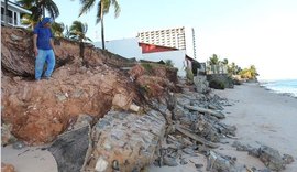 Mar avança e atinge imóveis no Litoral Norte de Maceió