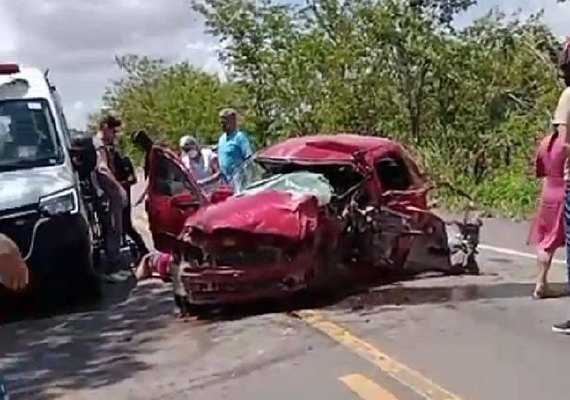 Motorista morre após bater com o carro em árvore em Maribondo