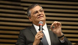 Flávio Dino cita Master e determina revisão de regras da CVM