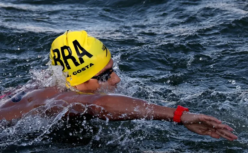 Guilherme 'Cachorrão' estreia na maratona aquática, mas abandona prova