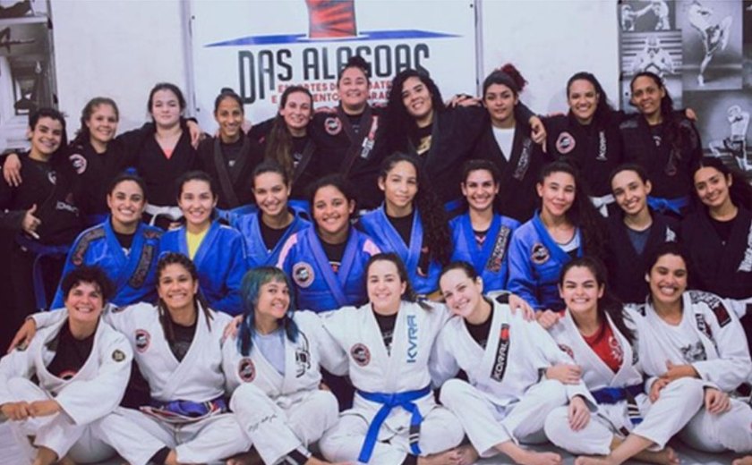 Agosto Lilás: projeto que nasceu após desastre da Braskem usa jiu-jítsu para ensinar autodefesa a mulheres em Alagoas