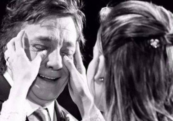 Cantor Fábio Jr se emociona durante casamento com Fernanda Pascucci; veja fotos