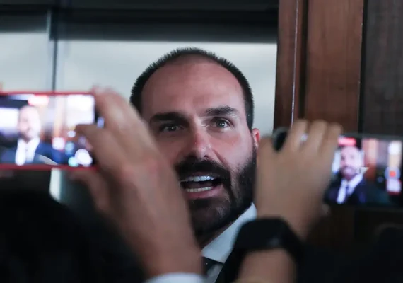 PF determina retorno imediato de Eduardo Bolsonaro a cargo de escrivão