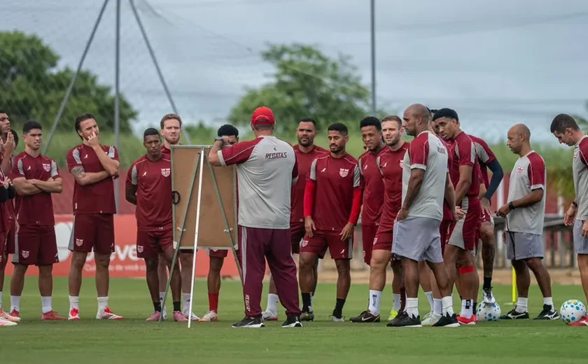 CRB encerra preparação e segue para duelo contra o Fortaleza pela Copa do Brasil