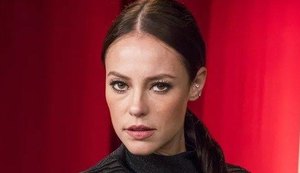 Rica e arrogante, Virgínia revela sofrimento e deseja encontrar com Maria da Paz